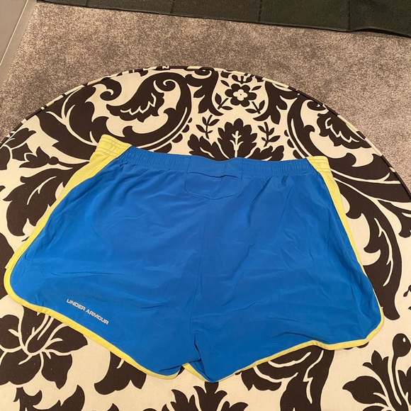 Under Armour Lined Shorts - Picture 2 of 6